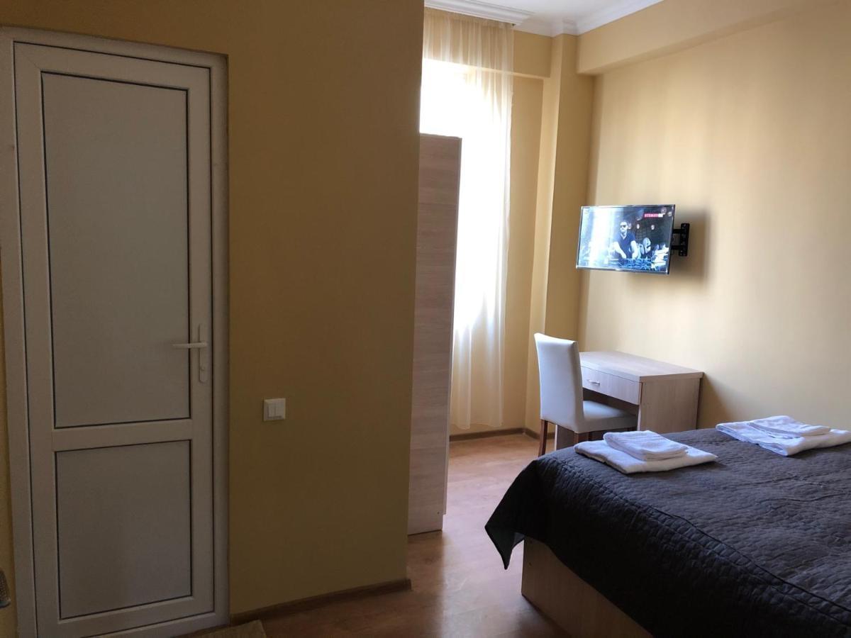 Hotel Nikea 쿠타이시 외부 사진